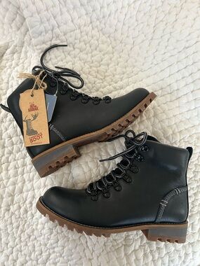 Kodiak Black Leather Hiking-Style Lug Boots with Brown Soles